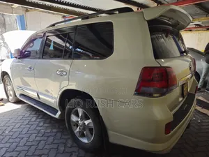 Toyota Land Cruiser 2010 White