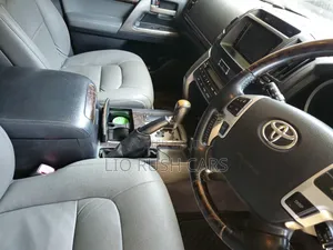 Toyota Land Cruiser 2010 White