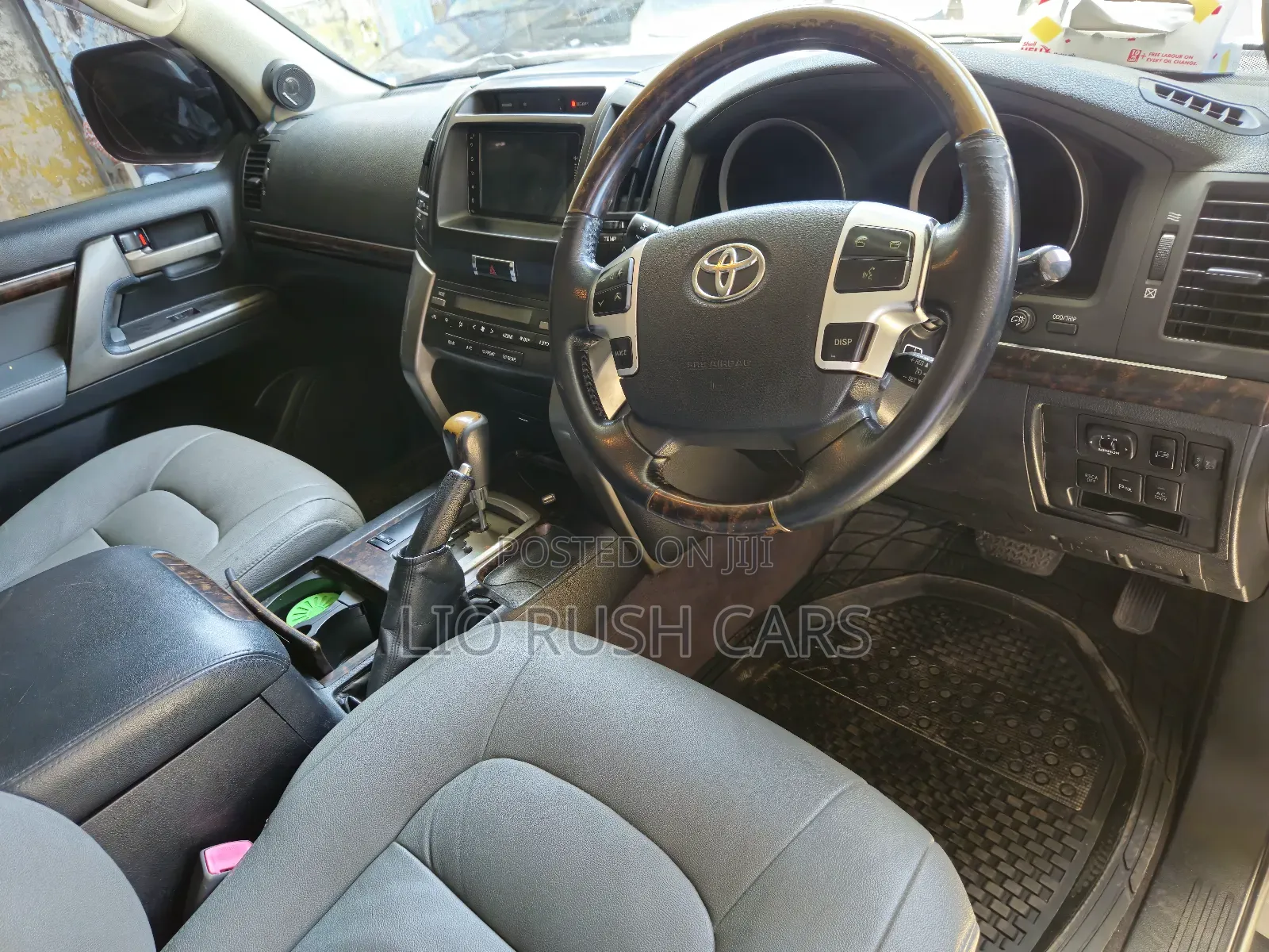 Toyota Land Cruiser 2010 White