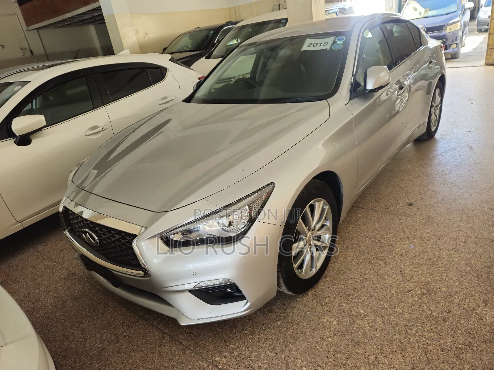 Nissan Skyline 2019 Silver