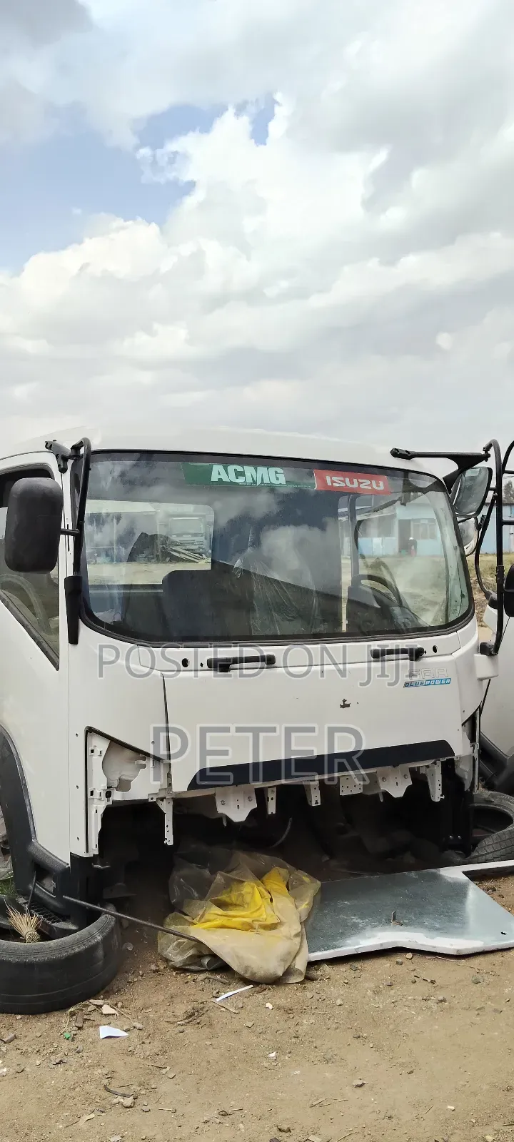 Isuzu FRR 90 Blue Power Cabin