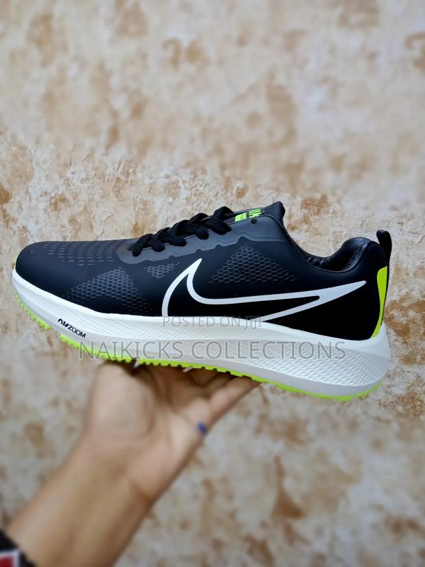 Nike Zoom Trainers - main view