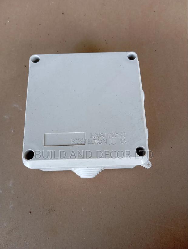 Adaptor Box 100×100