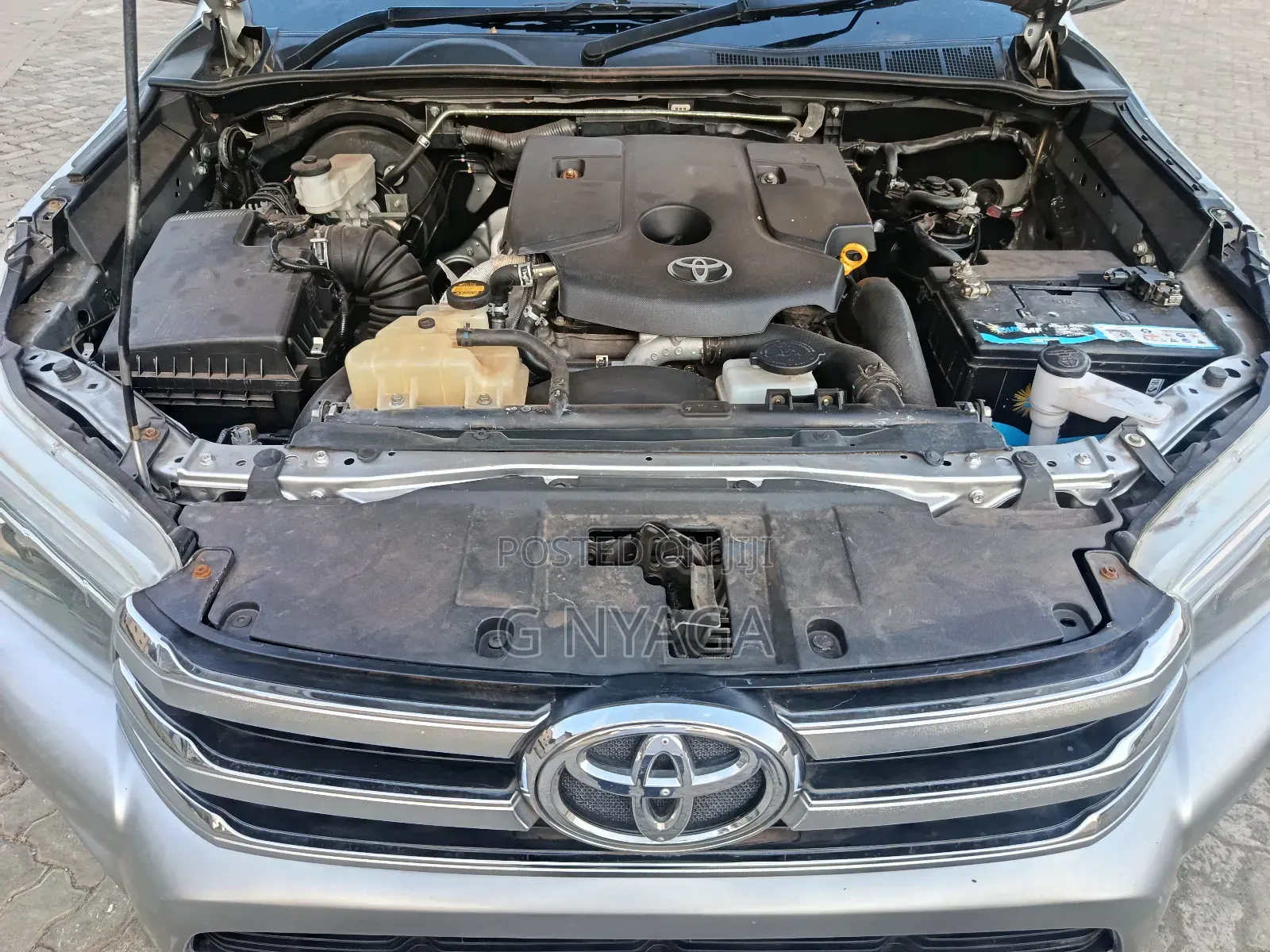 Toyota Hilux 2016 Silver
