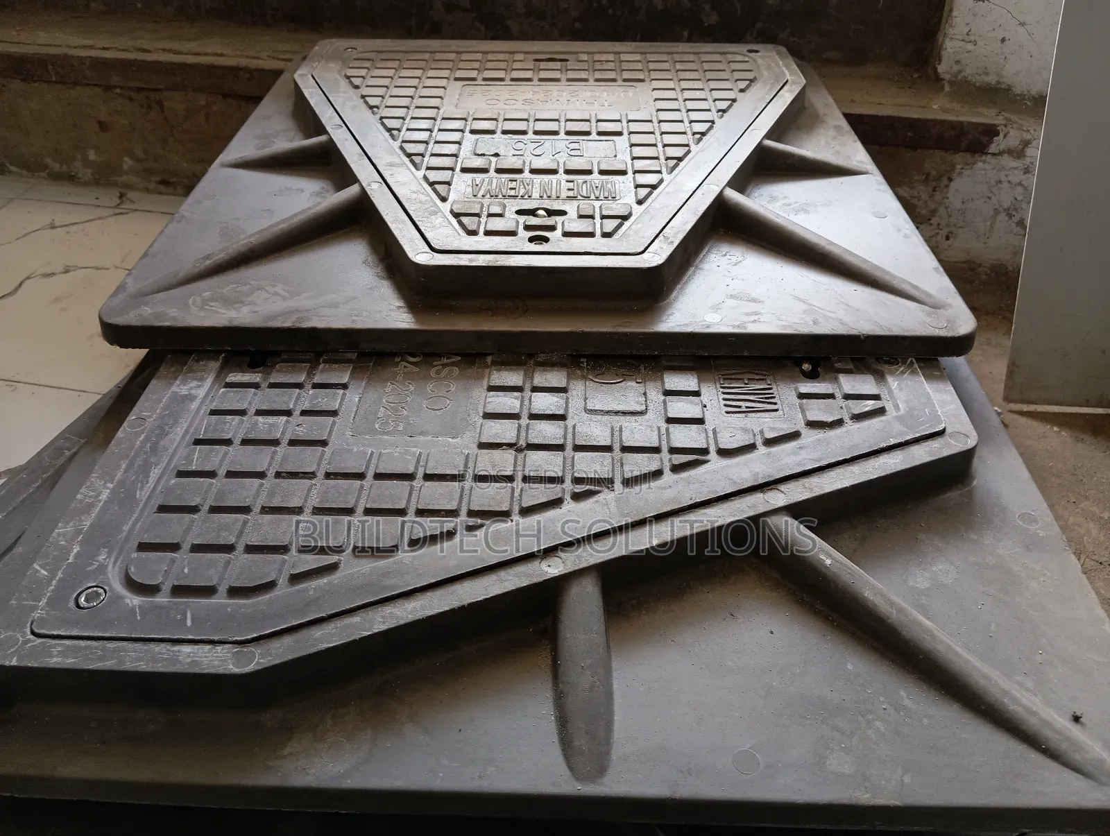 Resin Turf Triangle Manhole Cover