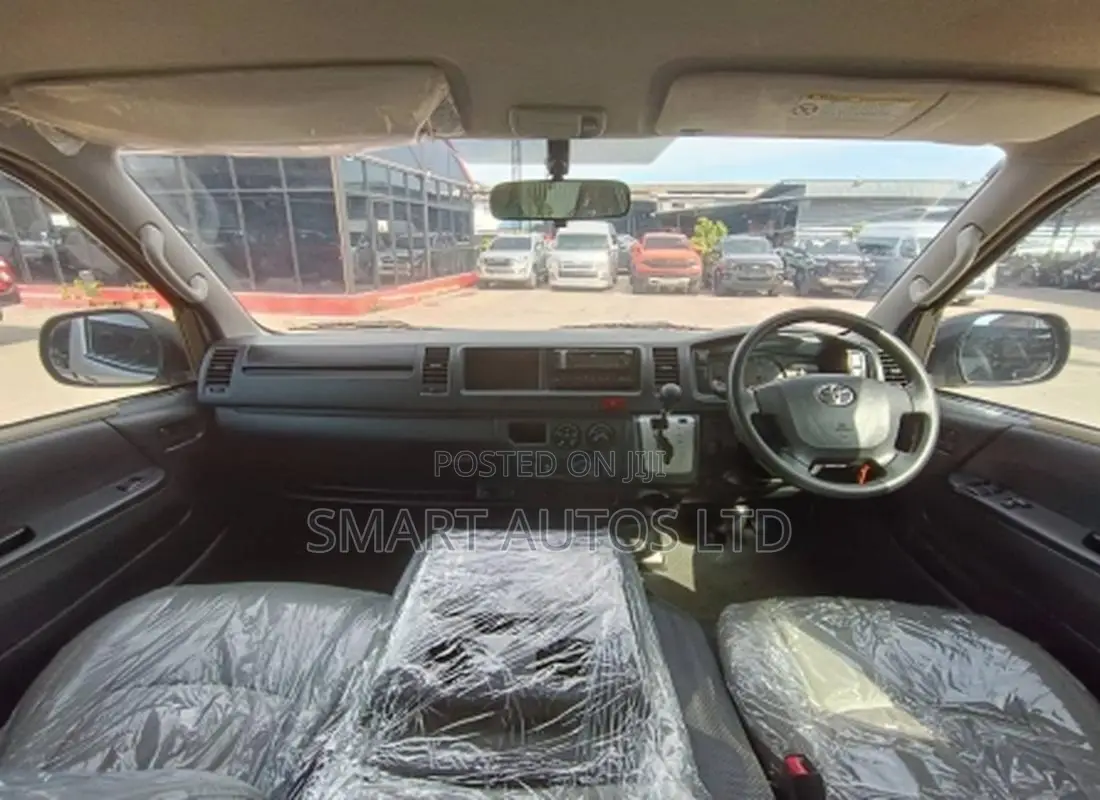 Toyota HiAce 2019 Silver