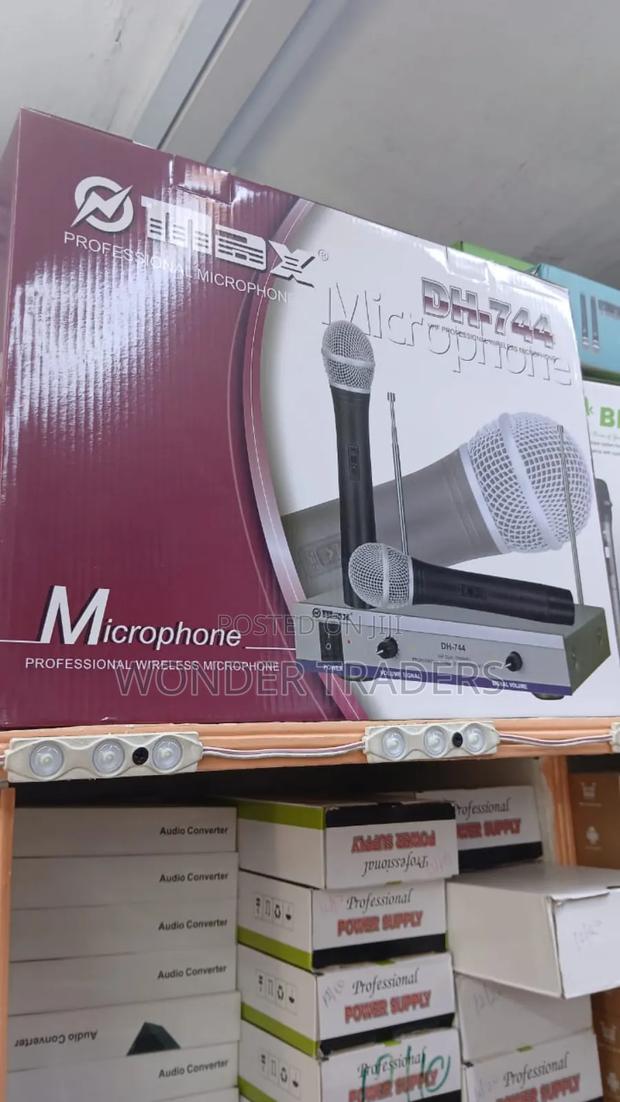 Professional Wireless Microphone - main view