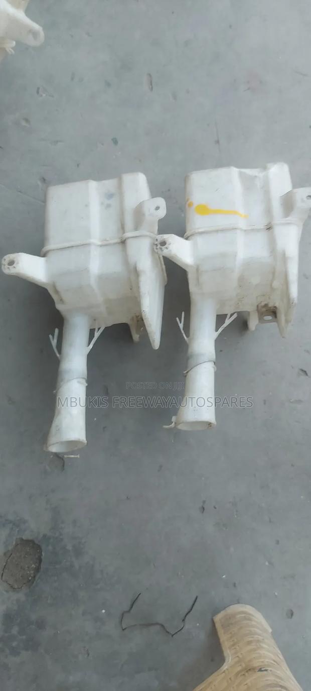 Washer Fluid Reservoir Complete Toyota Corolla - thumbnail 2