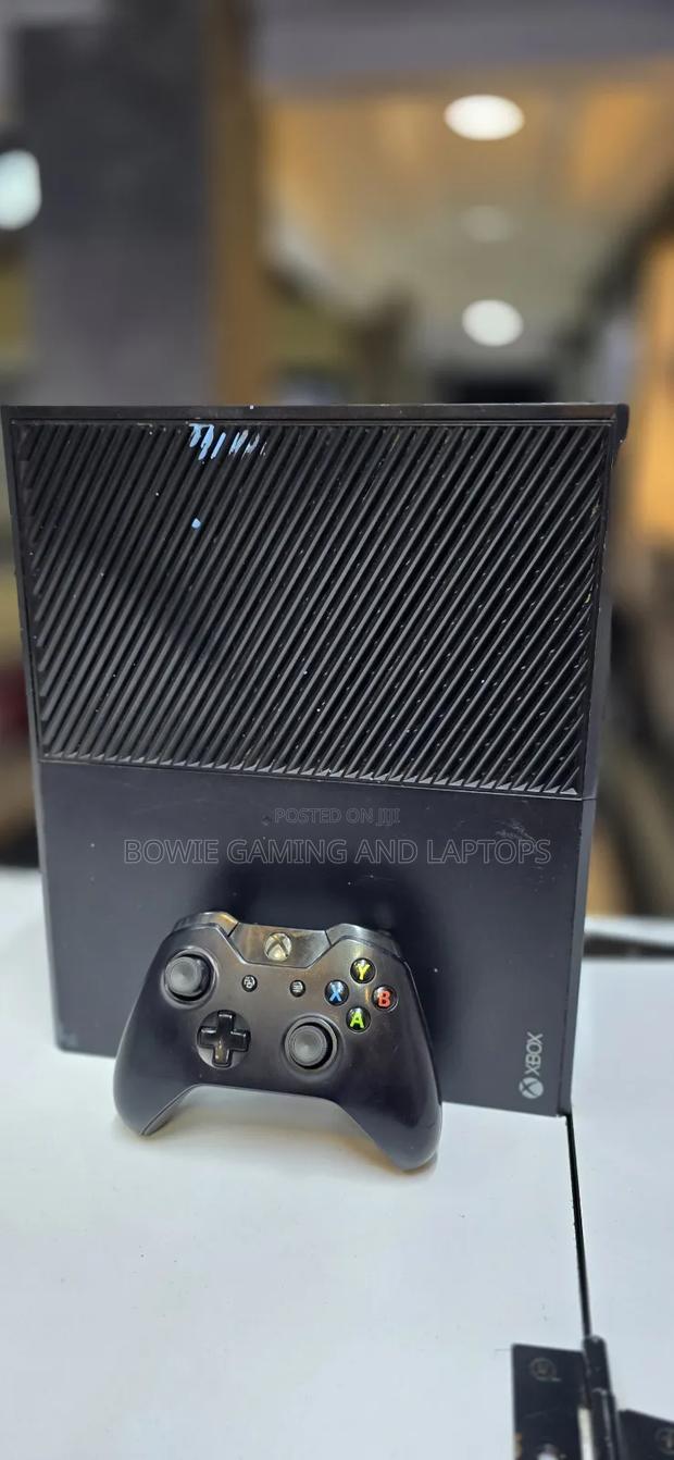 Xbox One 500gb With Controller - thumbnail 3