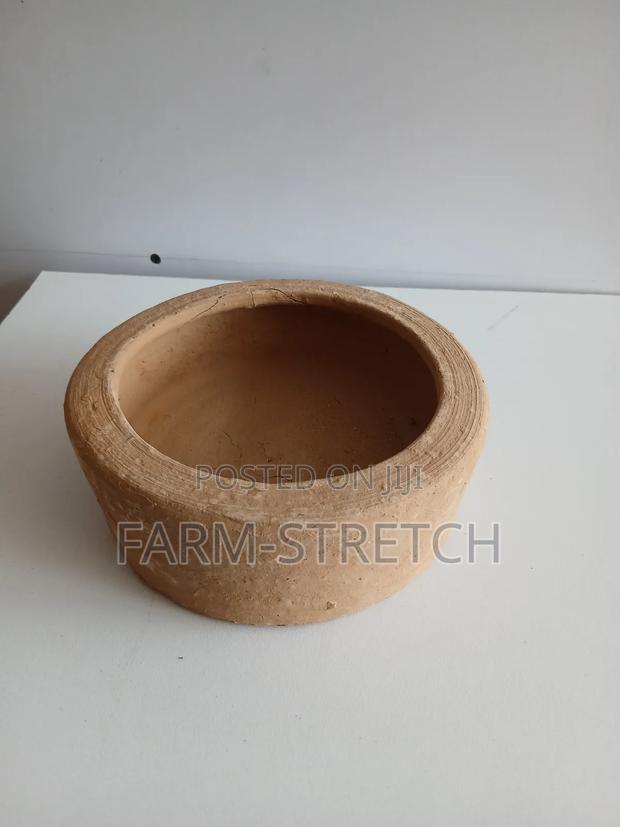 Big Clay Pot Feeders - main view