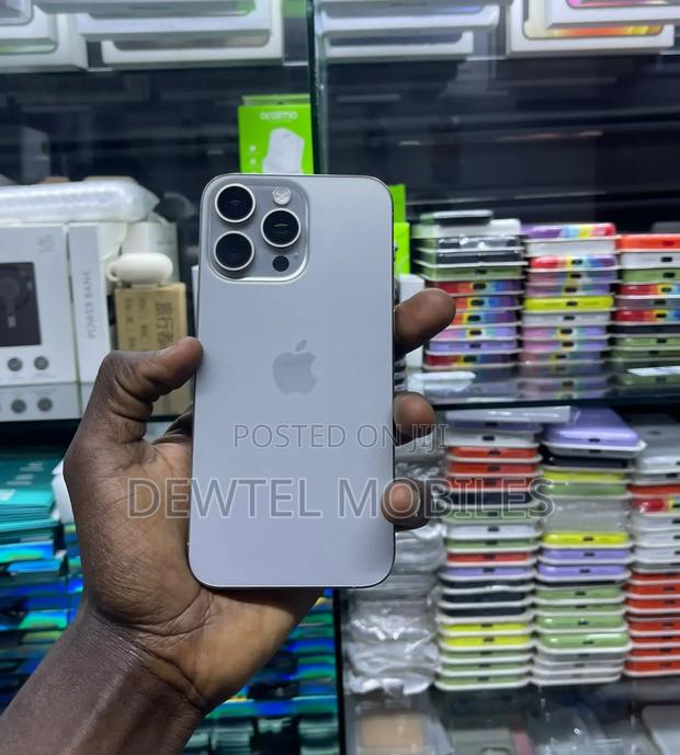 Apple iPhone 15 Pro Max 256 GB White - thumbnail 2