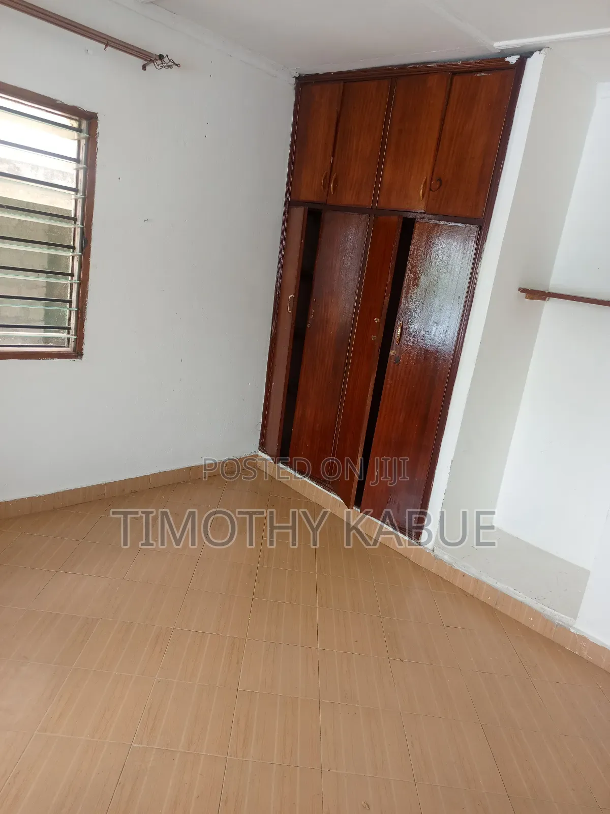 An Apartment With Four Units for Sale.Each Unit Has Two Bed