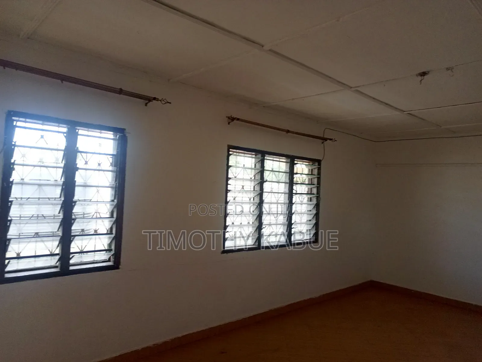 An Apartment With Four Units for Sale.Each Unit Has Two Bed