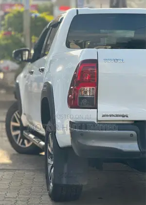 Toyota Hilux 2.4 Diesel 2020 White