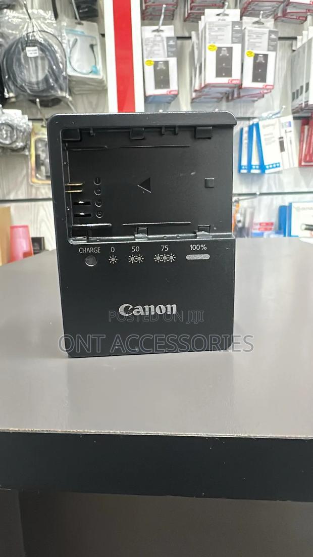 Canon Lc-E6 Charger for Lp-E6 and Lp-E6nh Camera Batteries - main view