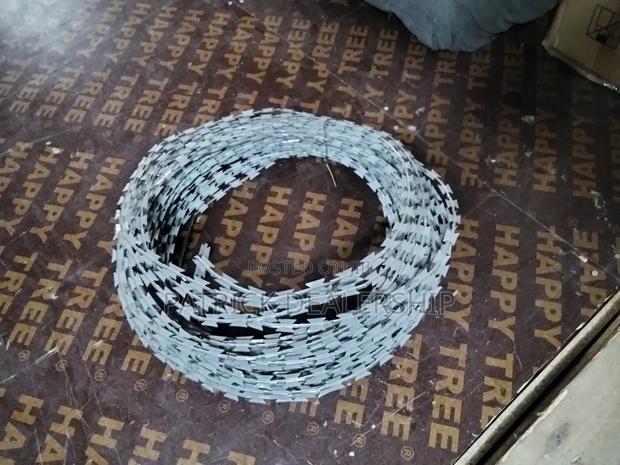 10mtrs Razor Wire - thumbnail 3