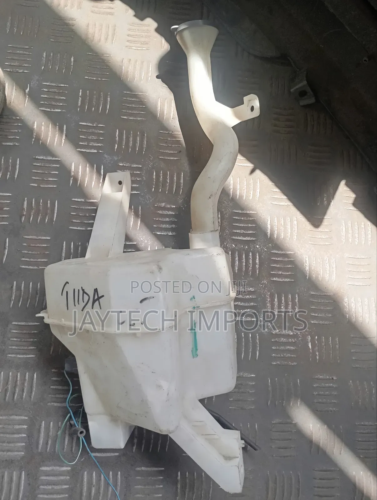 Nissan Tiida Washer Bottle