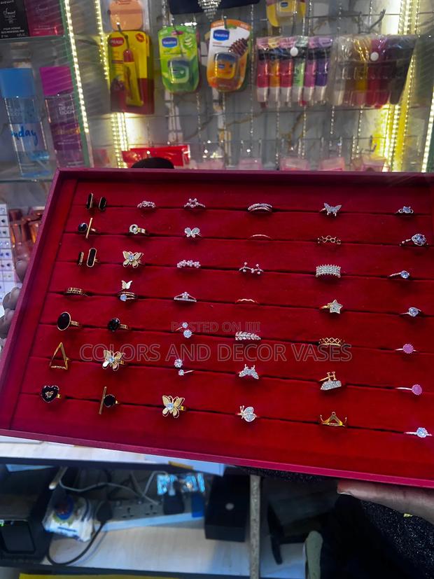 Pretty Engagement Rings in Stock - thumbnail 2