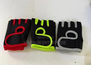 Medium Size Gym Gloves - thumbnail 2