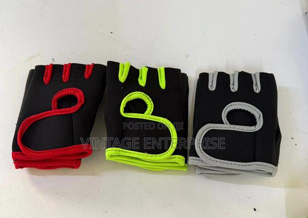 Medium Size Gym Gloves - main view