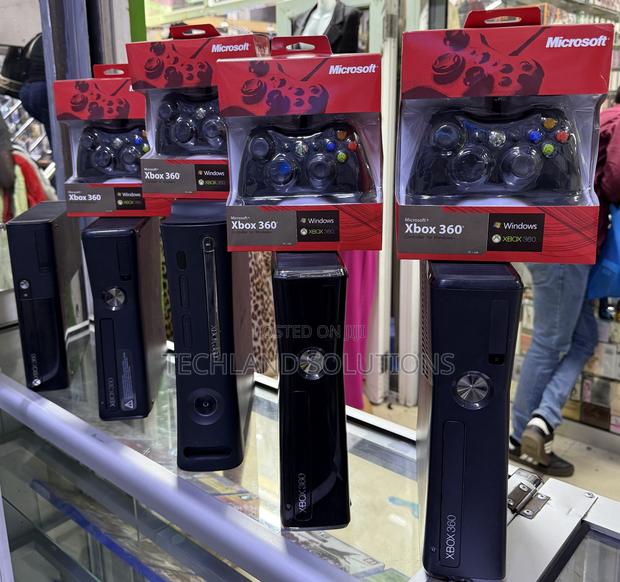 Secondhandxbox 360 Console Chipped With 15 Games - main view