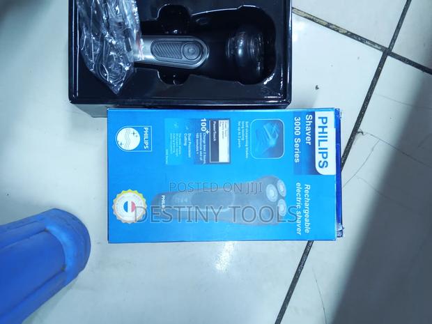 Philips Electric Shaver - main view