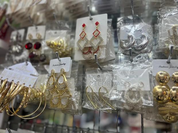 Classic Earrings With Stoppers - main view