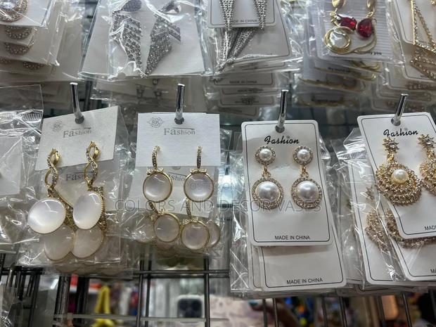 Classic Earrings With Stoppers - thumbnail 3