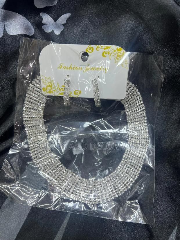 Silver Big Necklace Available With Earrings - thumbnail 3