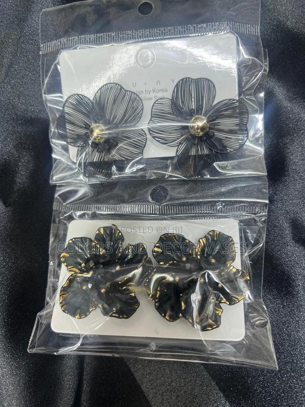 Black Floral Earrings - thumbnail 3