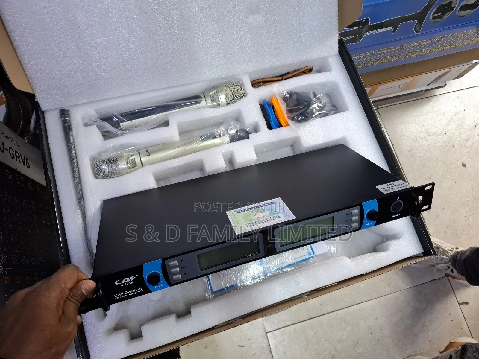 Caf U-888h Wireless Uhf Microphone
