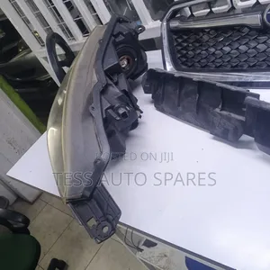 Honda Vezel Headlight Available