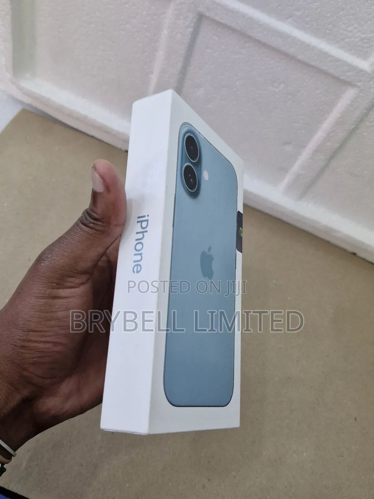 New Apple iPhone 16 128 GB Blue