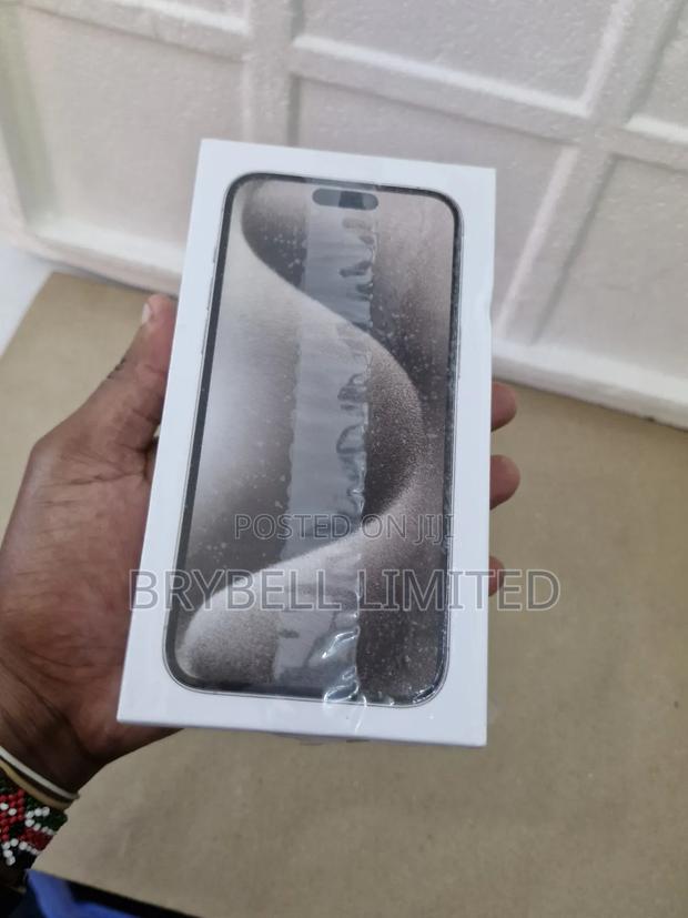 New Apple iPhone 15 Pro Max 256 GB Silver