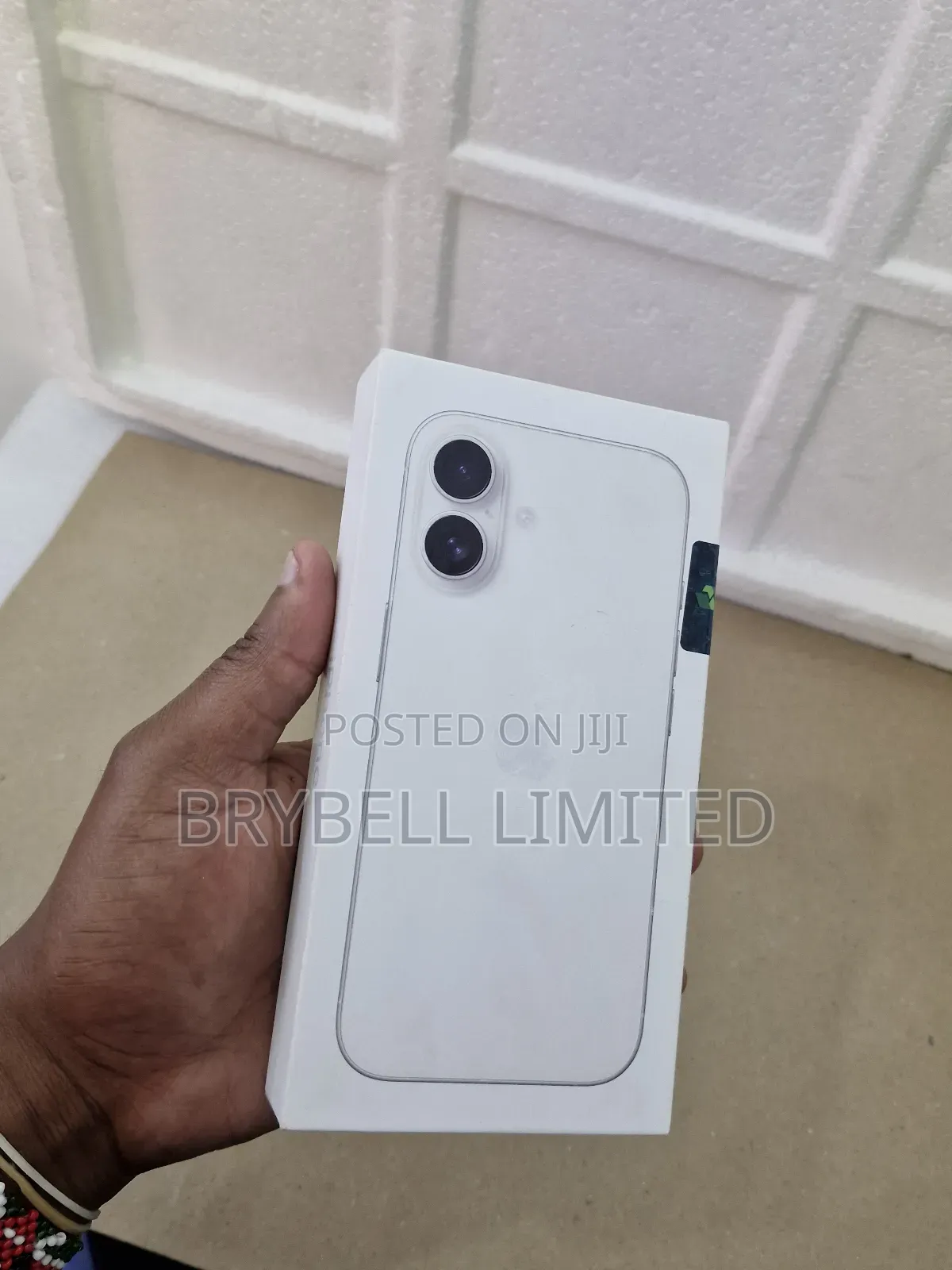 New Apple iPhone 16 128 GB White