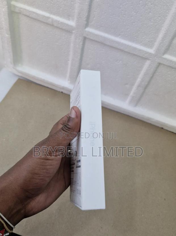 New Apple iPhone 16 128 GB White - thumbnail 5