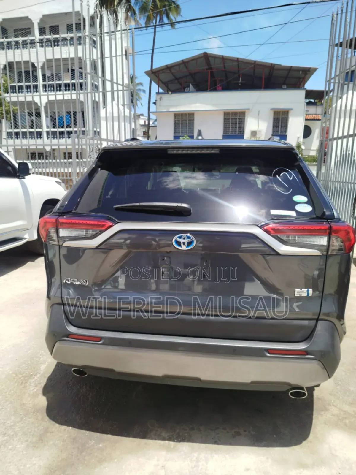 Toyota RAV4 Hybrid 2019 Blue