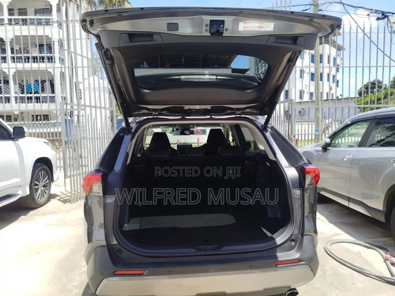 Toyota RAV4 Hybrid 2019 Blue