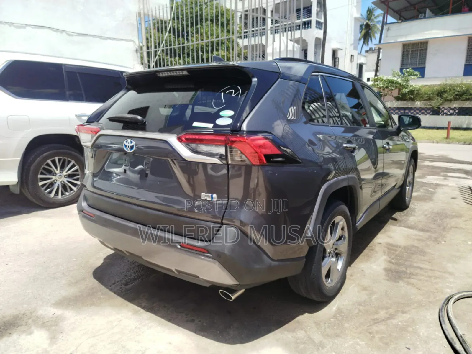 Toyota RAV4 Hybrid 2019 Blue