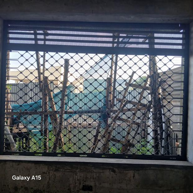 Retail Shop Roller Shutter Secure in Style - thumbnail 2