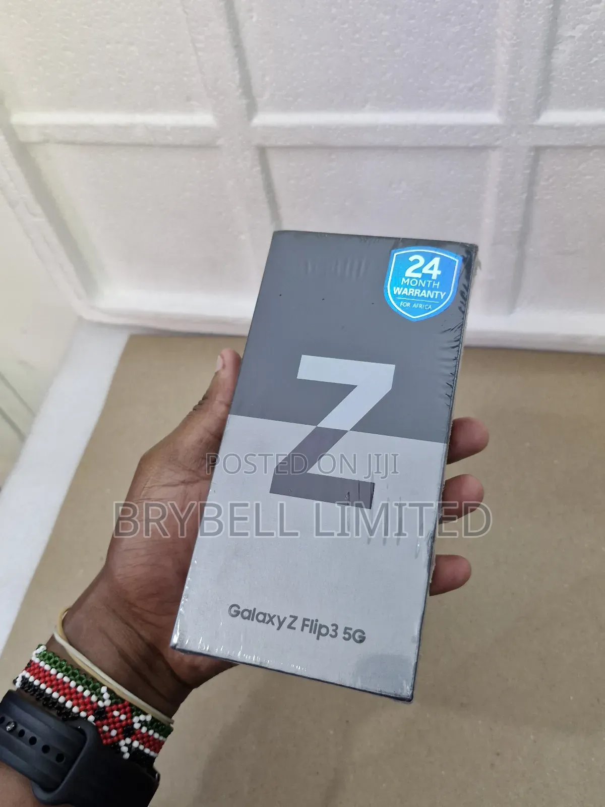 New Samsung Galaxy Z Flip3 5G 256 GB Gold