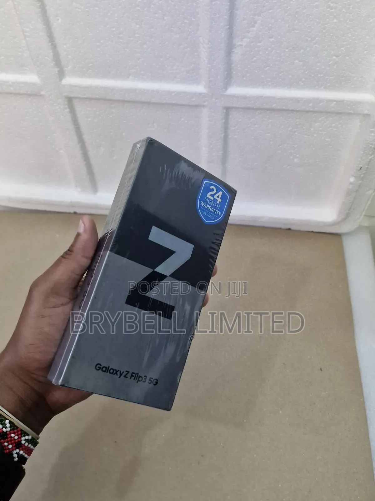 New Samsung Galaxy Z Flip3 5G 256 GB Gold