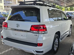 Toyota Land Cruiser 2018 White