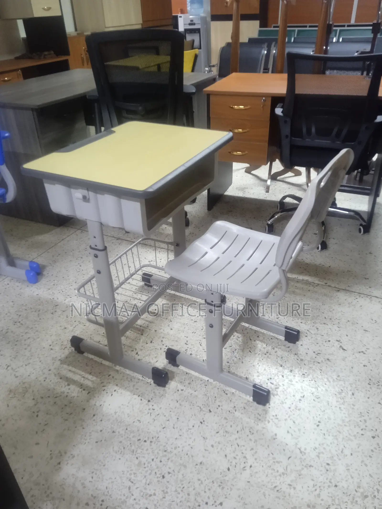 Kids Study Desk Including Adjustable Seat