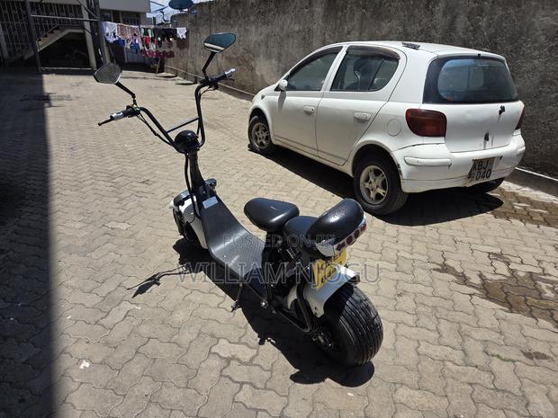 Motorcycle 2018 White - main view