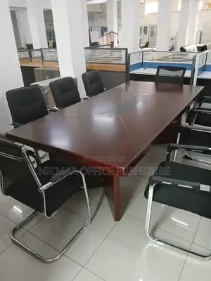Sleek, Spacious Boardroom-Ready Boardroom Table