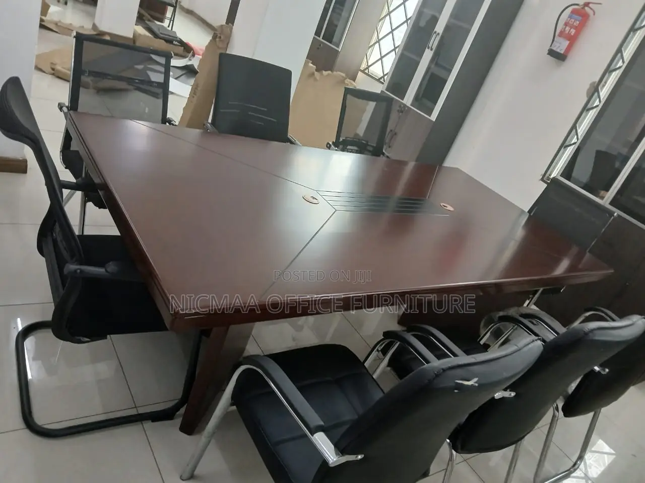 Sleek, Spacious Boardroom-Ready Boardroom Table
