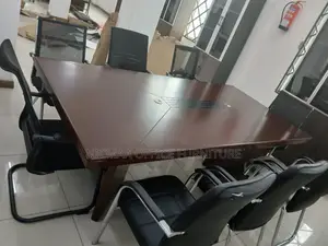 Sleek, Spacious Boardroom-Ready Boardroom Table
