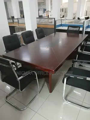 Sleek, Spacious Boardroom-Ready Boardroom Table
