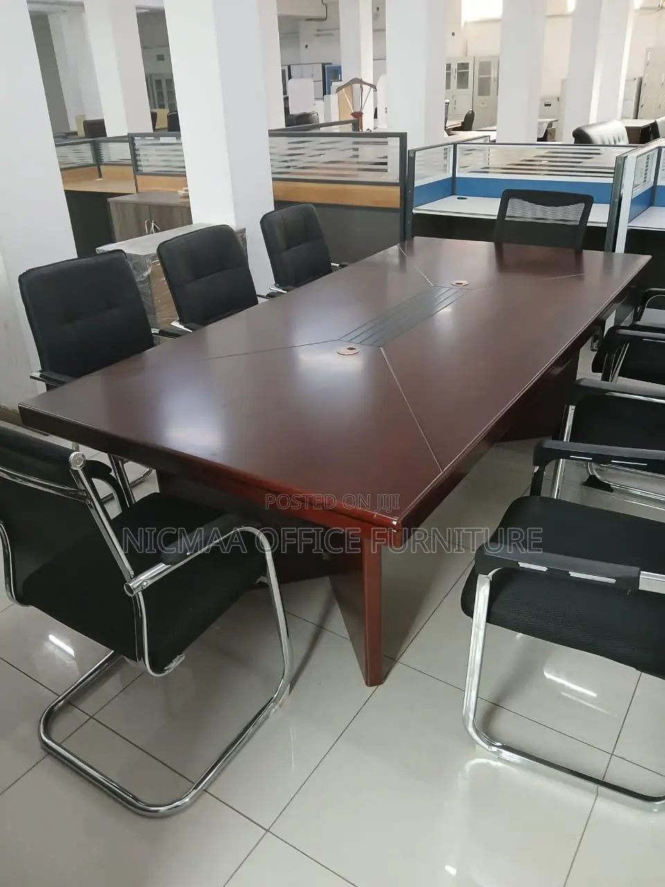 Sleek, Spacious Boardroom-Ready Boardroom Table